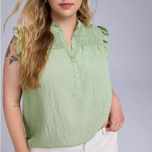 Torrid Belle Isle Mistletoe Ruffle Sleeveless Pullover Smocked Blouse Size 2 NWT